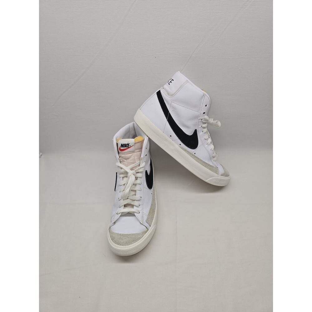 Men’s Nike Blazer Mid 77 Size 9 White And Black.